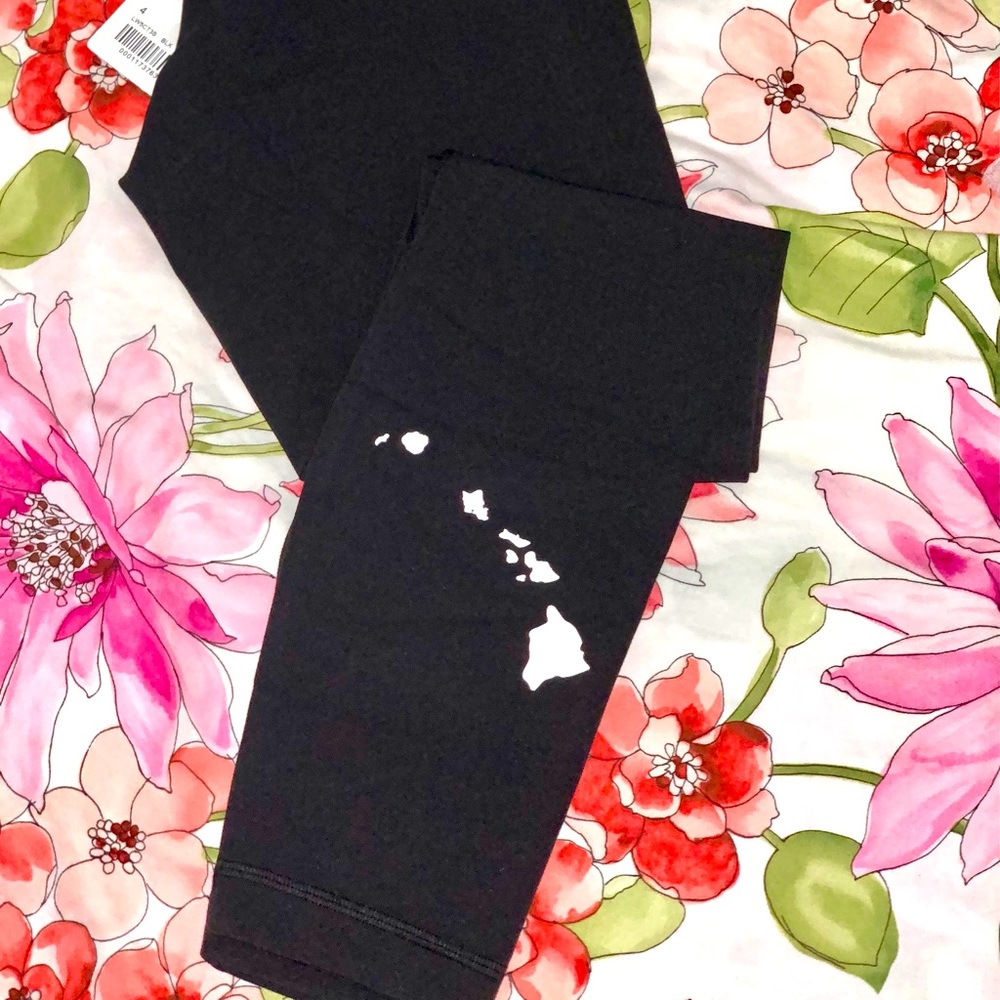 NWT Lululemon Aloha Align pant 25” (with islands)